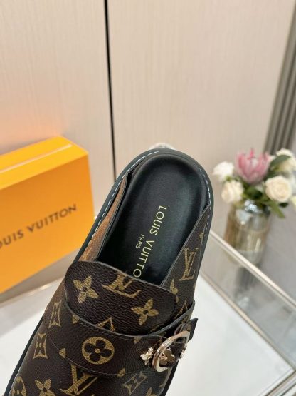 Louis Vuitton winterbreak comfert flat slides - Image 7