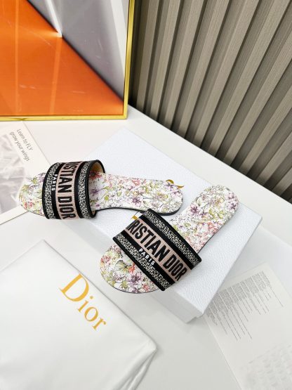 Dior refined embroidered slippers with exquisite soles - Image 8