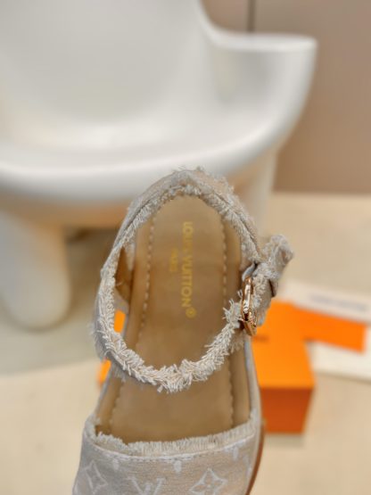 Louis Vuitton's latest stylish casual platform sandals - Image 7