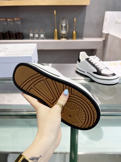 Dior's new stylish white shoes - Image 8