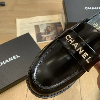 Chanel Spring and Summer New Black High-grade Diamond Buckle Letter Leather Butter Lazy Half Slipper Sandals - Image 8