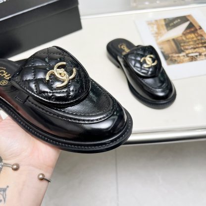 Chanel autumn and winter new goddess elegant temperament black patent leather half slippers - Image 8