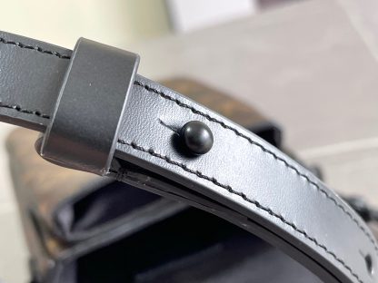 Louis Vuitton S-Lock Vertical Wearable Wallet - Image 8