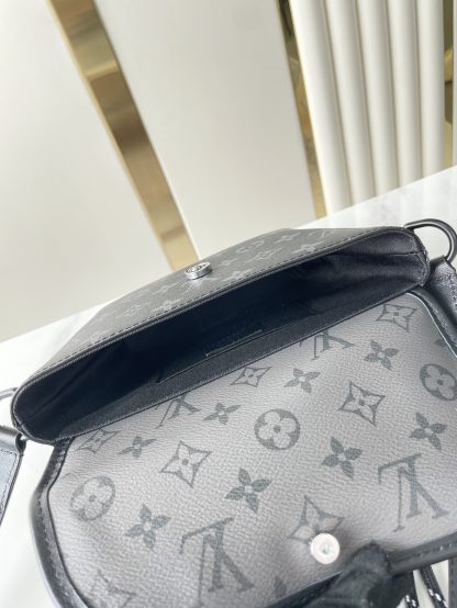 Louis Vuitton PULSE colorblock messenger bag - Image 8