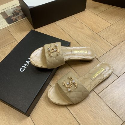 Chanel's new spring and summer apricot-colored flat sandals with a ladylike temperament - Image 6