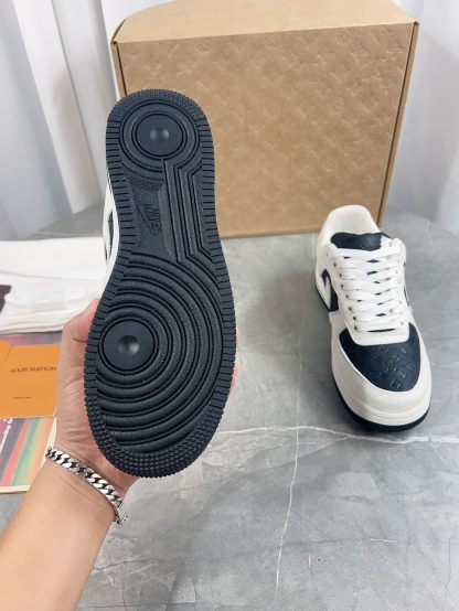 Louis Vuitton couple's co-branded sports shoes - Image 8