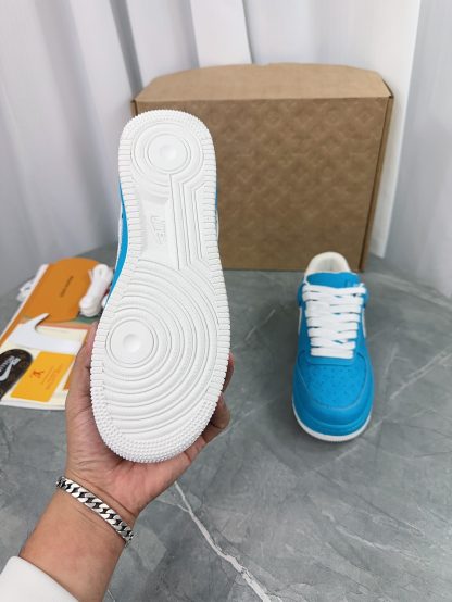 Louis Vuitton couple's co-branded sports shoes - Image 8