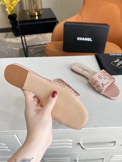 Chanel's most beautiful early spring super shiny beautiful water brick light pink sandals - Image 8