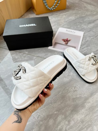 Chanel couple's high-end fashionable white sandals - Image 8