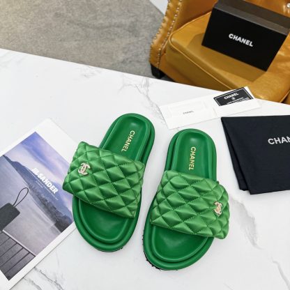 Chanel couple's high-end fashionable green sandals - Image 8