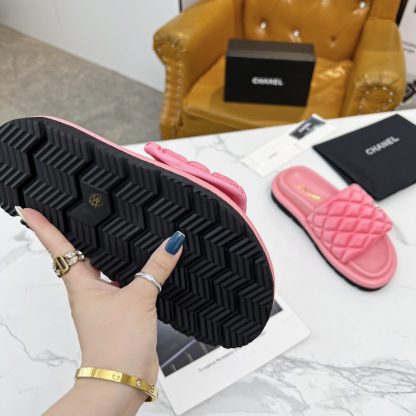 Chanel spring and summer embroidered diamond-shaped platform pink sandals - Image 8