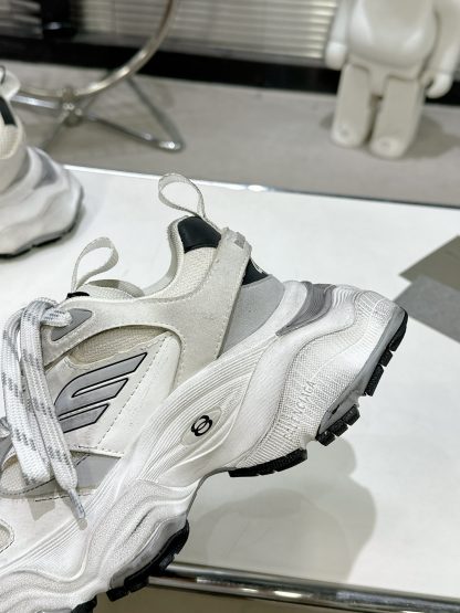 Balenciaga trendy fashionable sneakers - Image 8