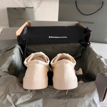 Balenciaga stylish and versatile casual shoes - Image 8