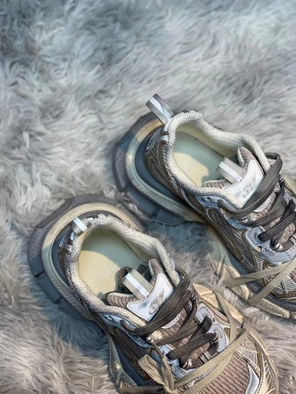 Balenciaga stylish sneakers - Image 8
