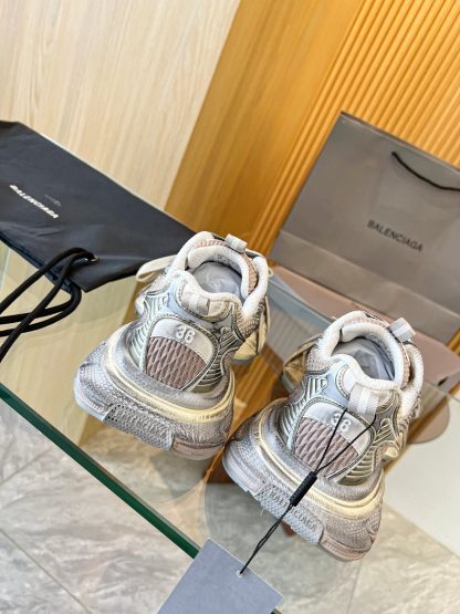 Balenciaga stylish sneakers - Image 8