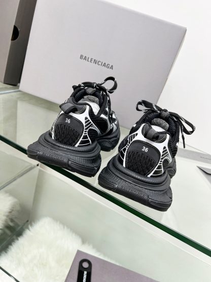 Balenciaga Fashionable Casual Sneakers - Image 8