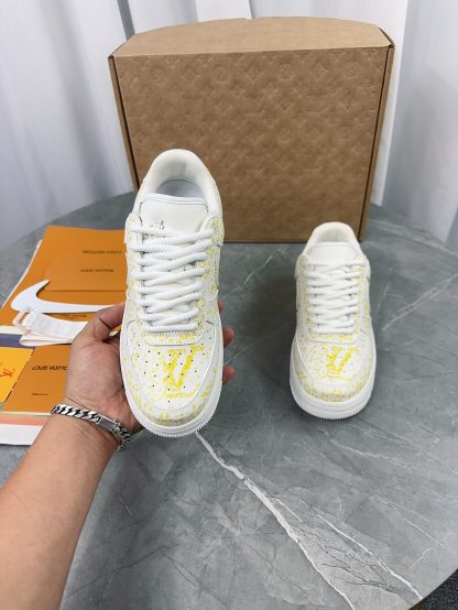 Louis Vuitton couple's co-branded sports shoes - Image 8