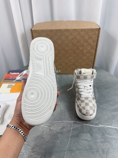 Louis Vuitton couple's co-branded sports shoes - Image 8