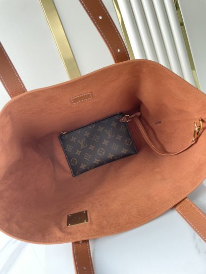 Louis Vuitton LOW KEY CABAS full leather shopping bag - Image 8