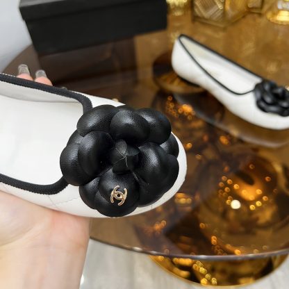 Chanel autumn and winter new white round head with camellia retro loafers - Image 8