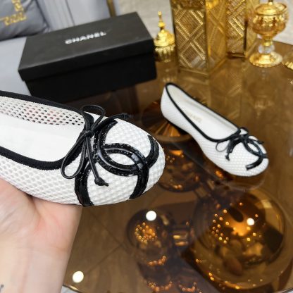 Chanel autumn and winter new white round head with bow retro loafers - Image 8