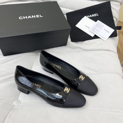 Chanel autumn and winter new small round head black shiny retro loafers - Image 8