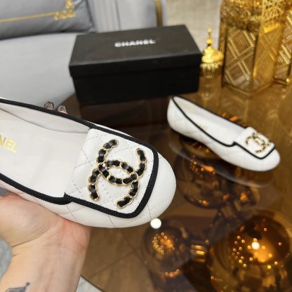 Chanel autumn and winter new white small round head retro loafers - Image 8