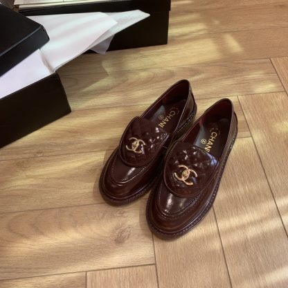Chanel's new elegant and durable red-brown loafers for early spring - Image 8