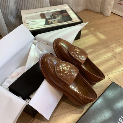 Chanel's new elegant and durable brown loafers for early spring - Image 8