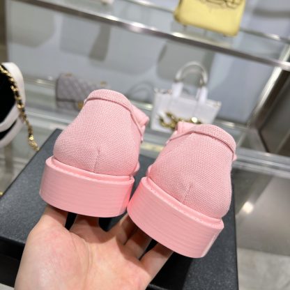 Chanel's new pink loafers for early spring - Image 8