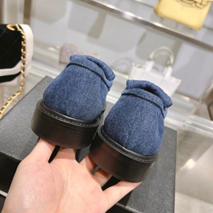 Chanel's new dark blue loafers for early spring - Image 8