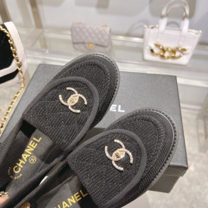Chanel's new black loafers for early spring - Image 8