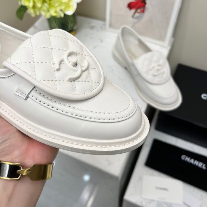 Chanel's new white early spring loafers - Image 7