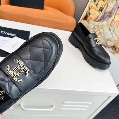 Chanel autumn and winter delicate small round head slim black matte loafers - Image 7