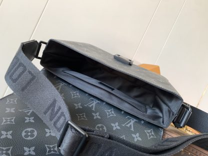 Louis Vuitton N46794 Black Flower S-Cape Messenger Bag - Image 8