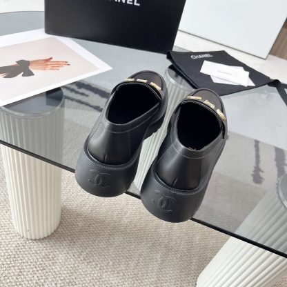 Chanel Autumn and Winter Series Black New Product Small Round Head European and American Catwalk Style Loafers - Image 6