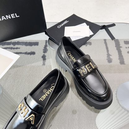 Chanel autumn and winter series black shiny new small round head European and American catwalk style loafers - Image 8