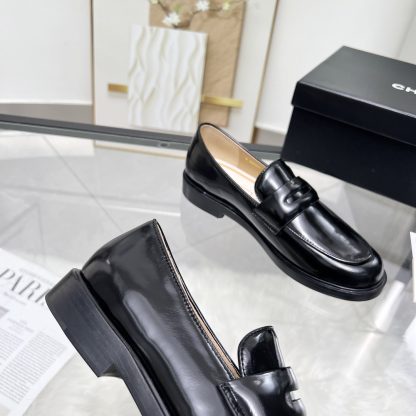 Chanel's new black shiny early spring small round head delicate loafers - Image 8