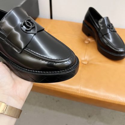 Chanel Autumn and Winter Series Black Shiny Small Round Toe Slim Loafers - Image 7