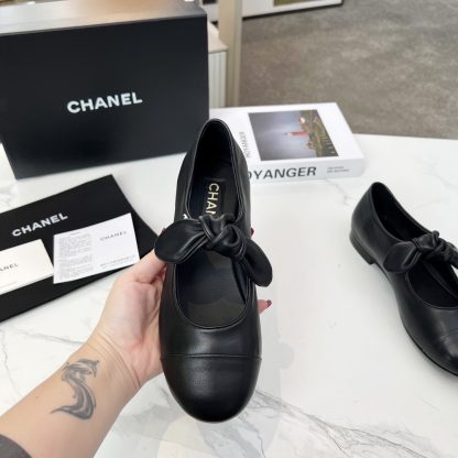 Chanel black autumn and winter retro style small round head with bow loafers - Image 8