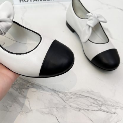 Chanel white autumn and winter retro style small round head with bow loafers - Image 8