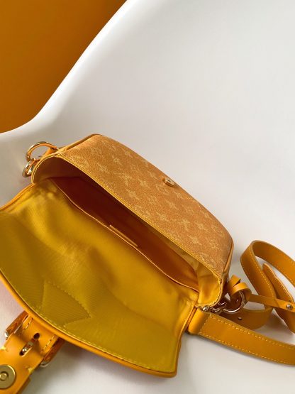 Louis Vuitton Montsouris Small Messenger Bag - Image 8