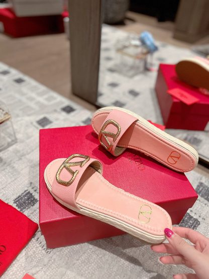VALENTINO exquisite lychee pattern large V buckle fashion slippers - Image 8