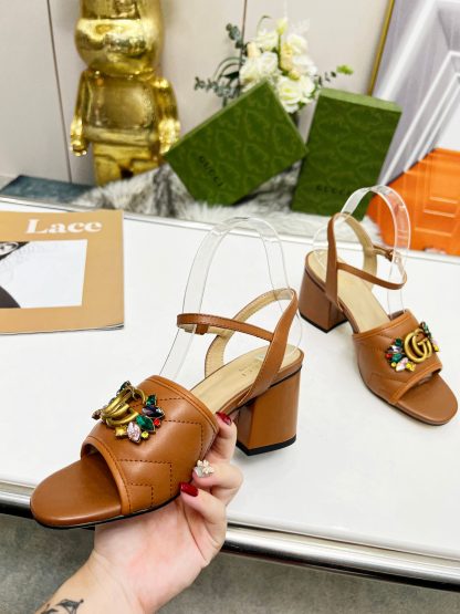 Gucci's new spring and summer rhinestone buckle round-toe thick-heeled sandals - Image 8
