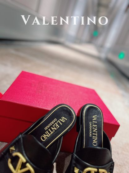 VALENTINO Fashion V Buckle Metal Element Open-Toed Sandals - Image 8