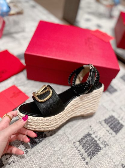 VALENTINO Fashion Litchi Pattern Large V Buckle Exquisite Wedge Sandals - Image 8