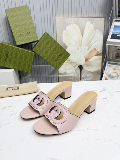 Gucci Interlocking G slide sandals - Image 8