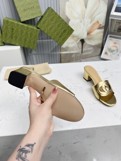 Gucci Interlocking G slide sandals - Image 8