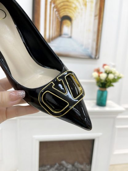VALENTINO exquisite large V buckle high heels - Image 8