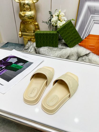 Gucci women's flat slippers - Image 8